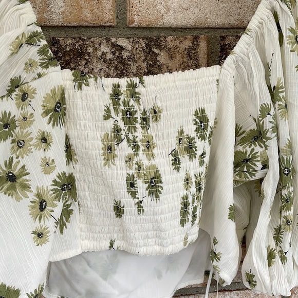 NWT Abercrombie and Fitch floral green/ivory crop top size L - Picture 6 of 10